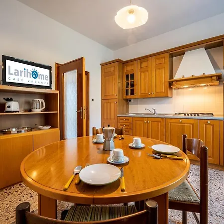 View With Balcony And Parking - Larihome A25 Джера-Ларио