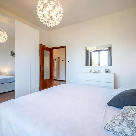 View With Balcony And Parking - Larihome A25 Apartment